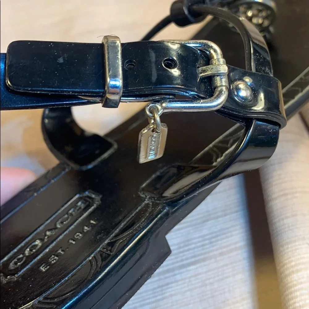 Coach worn once authentic thong sandal iconic logo